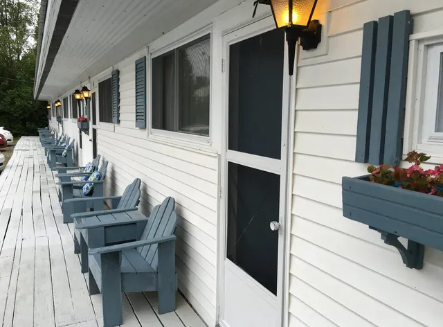 Country Squire Motel