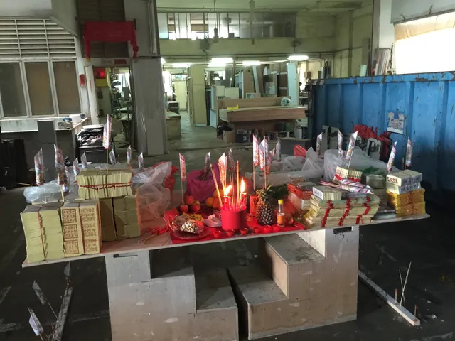 Hua Kwang Furniture & Decoration