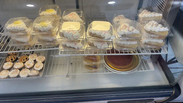 Dominican Cakes by Danelia - Miami's #1 Bizcocho