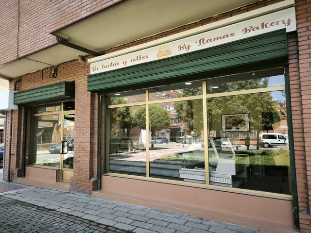 De Tartas y Rollos By Llamas Bakery