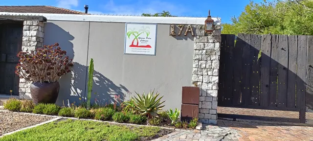 African Palm Cottage and Guesthouse