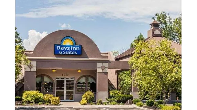 Days Inn & Suites by Wyndham Lexington