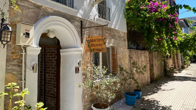 Macide Hanım Konağı