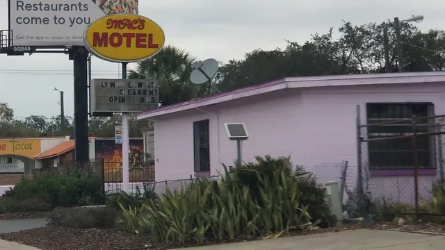 Mac's Motel