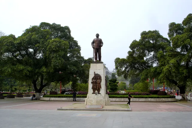 Zhongshan Park （North Gate）