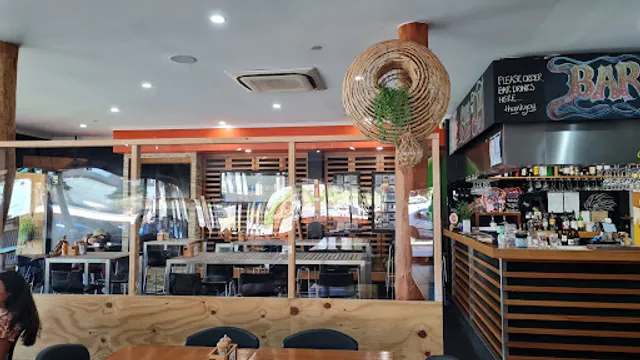 12 Rocks Beach Bar Cafe