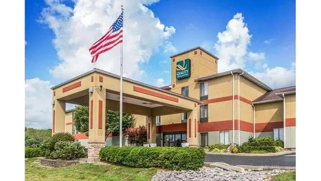Quality Inn & Suites Lawrenceburg