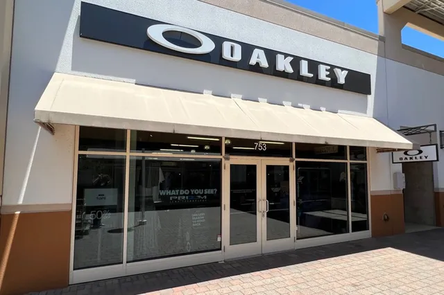OAKLEY VAULT