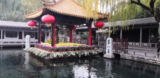 Baotu Spring （West Gate）