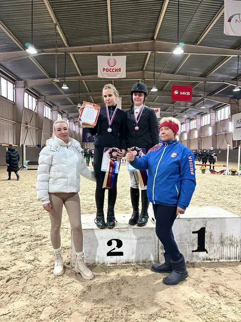 Resonance, riding school