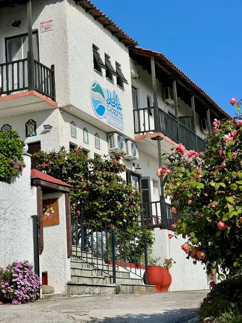 Yalla Hotel Chorefto