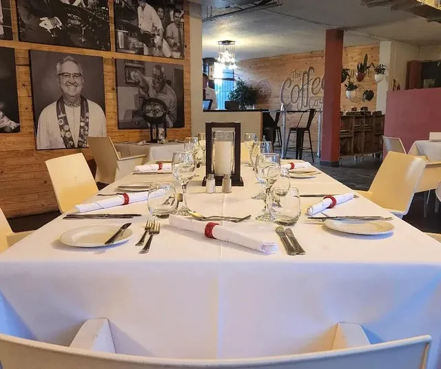 33 on Bond Restaurant