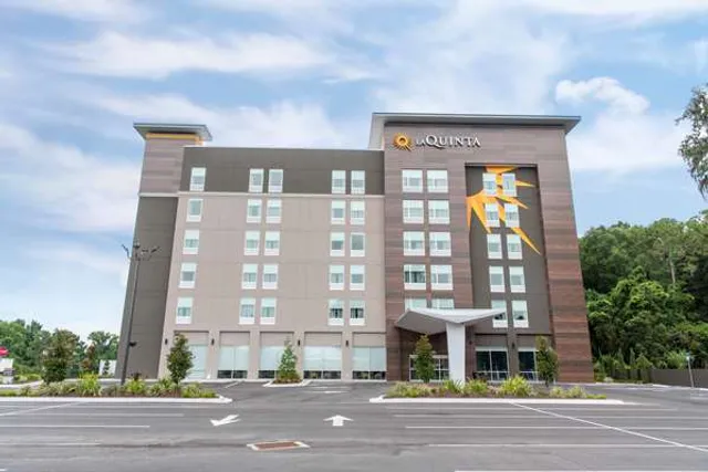 La Quinta Inn & Suites by Wyndham Lake City