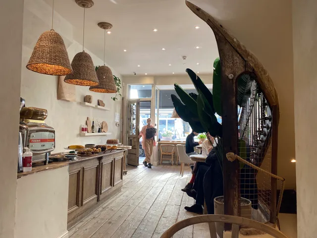 BRODWOLF Bakery & Coffee