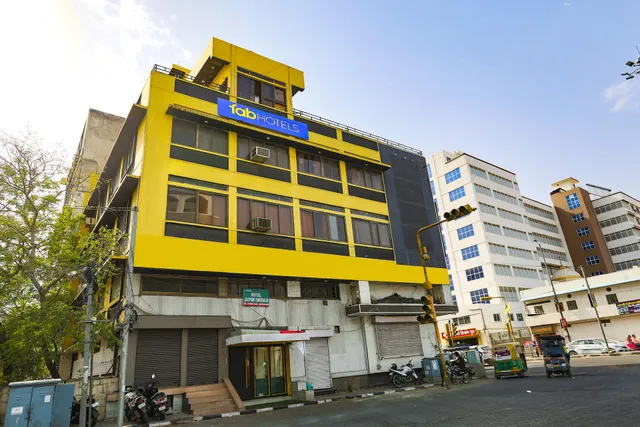 FabHotel Jaipur Emerald - Hotel in MI Road, Jaipur