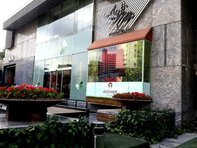 Modern Elahiyeh Shopping Center