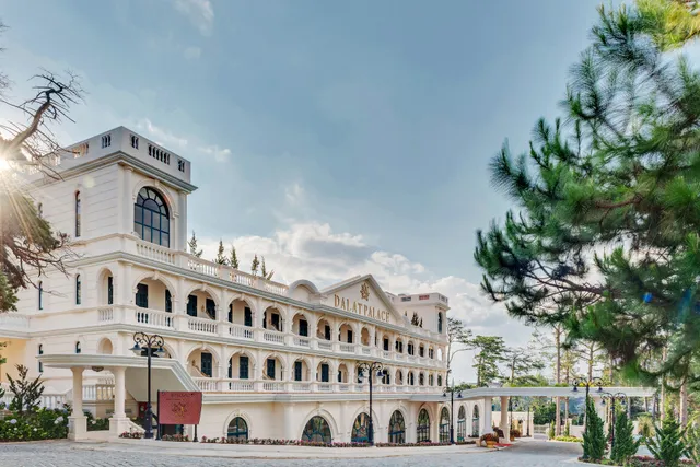 Khách sạn Dalat Palace