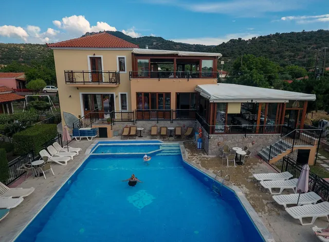 Christina's Garden Hotel