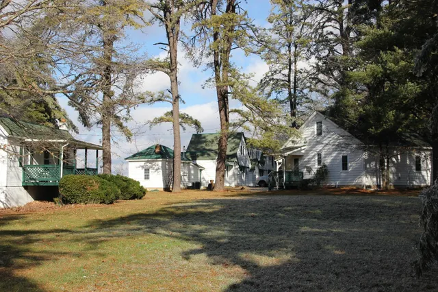 The Pine Tavern Lodge