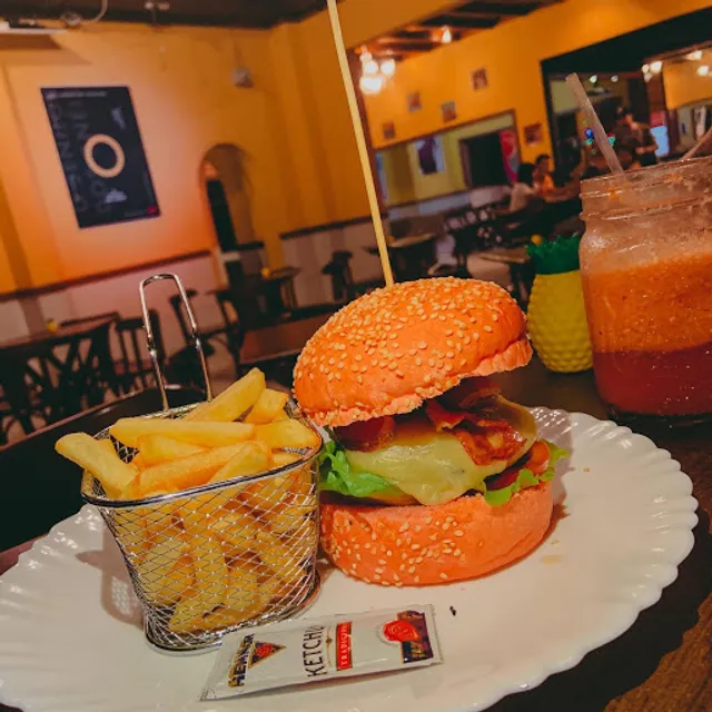 Cineplay- Restaurante e Jogos