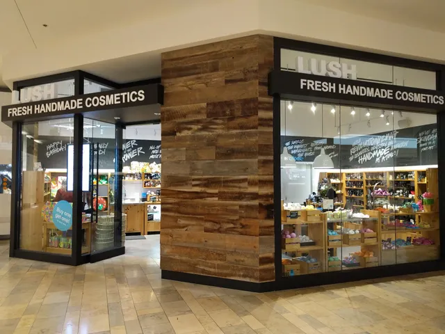 Lush Cosmetics Fashion Show Mall