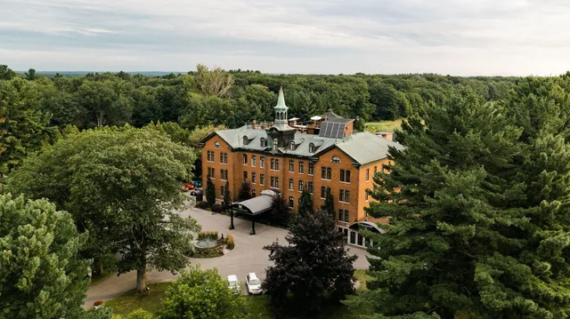 Montfort Nicolet Hotel