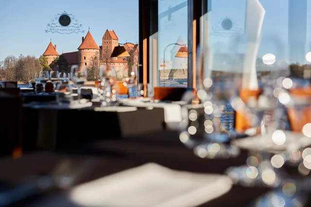 Apvalaus Stalo Klubas restaurant and hotel