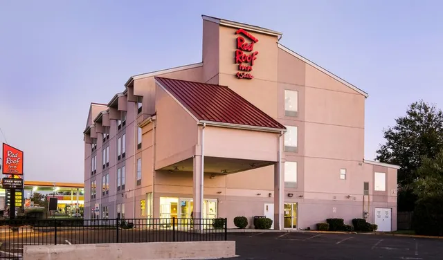 Red Roof Inn & Suites Philadelphia - Bellmawr