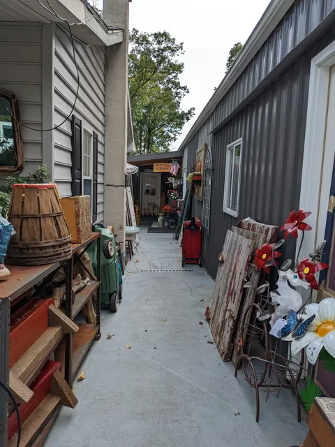 Puttzin Vintage Antique Collectible