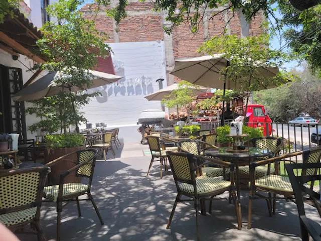 Café La Serenata (Bistro&Bohemia)