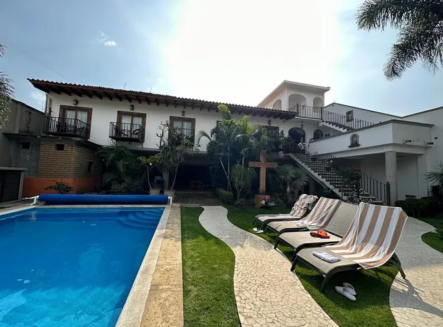 HOTEL CONCIERGE FLOR Y CANTO