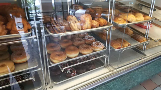 S & S Donut & Bake Shop - Newhall (Sierra Hwy)
