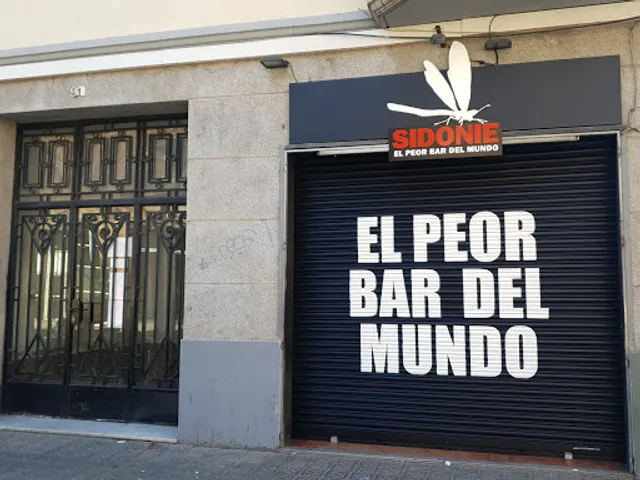 SIDONIE - The world's worst bar