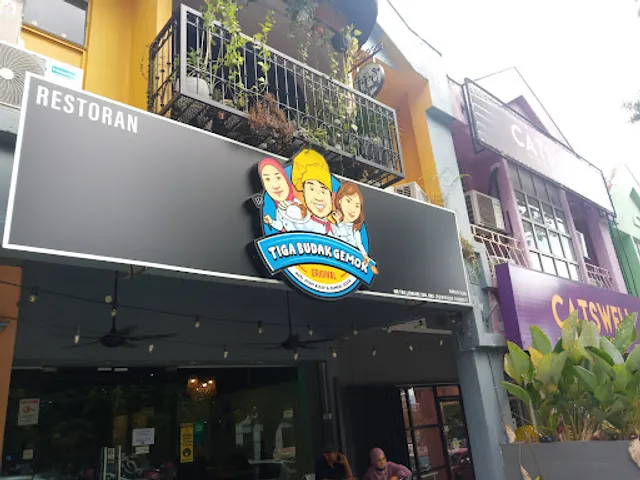 Tiga Budak Gemok (Wangsa Maju)