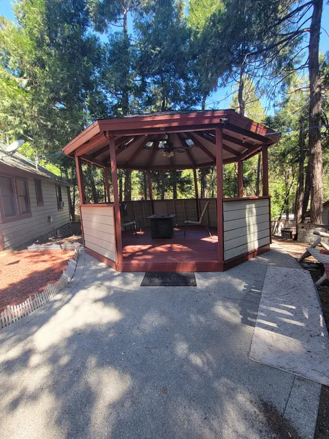 Crest Lodge Historic Mountain Inn