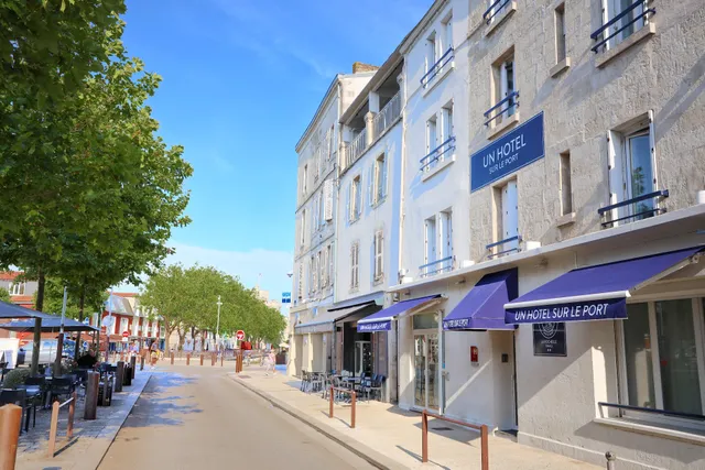 UN HOTEL SUR LE PORT