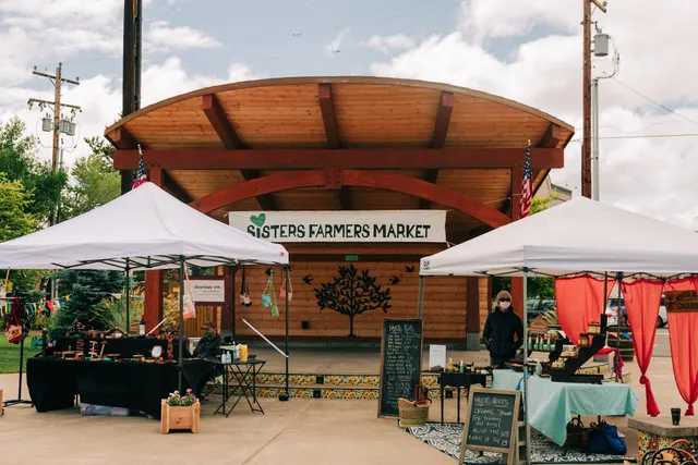 Sisters Farmers Market