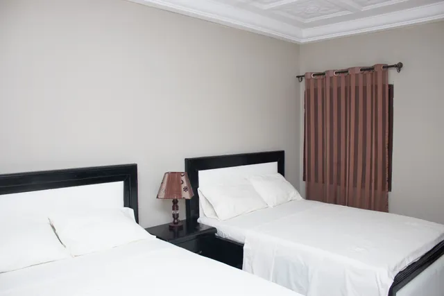 Queen Rose Leat Memorial Guesthouse