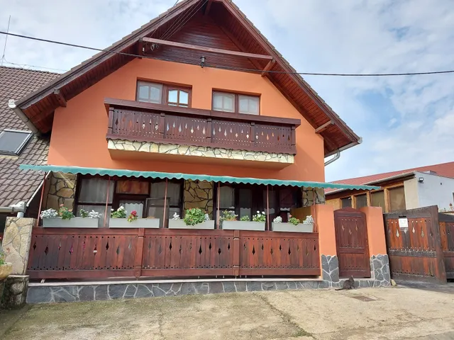 Legányi Cafe and Apartment