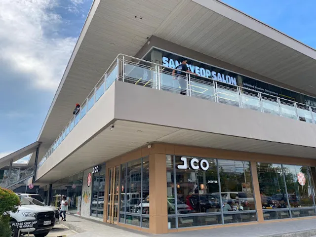 J.CO Donuts & Coffee