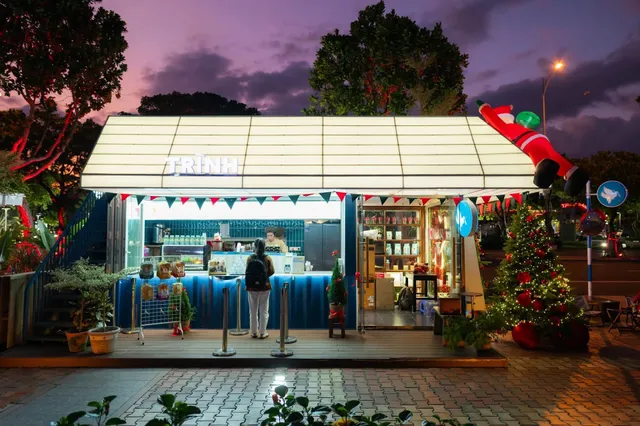 Trình cà phê - Phố đi bộ Bạch Đằng