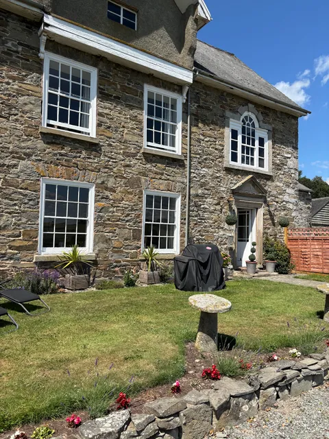 Tref y Nant Holiday Cottage with Hot Tub