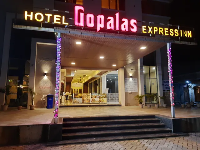 OYO 35966 Gopalas Express Inn
