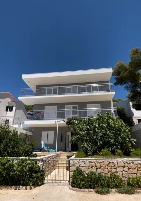 Tisno Laurel Apartments