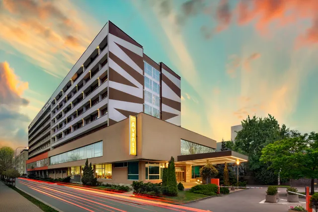 AVANTI Hotel