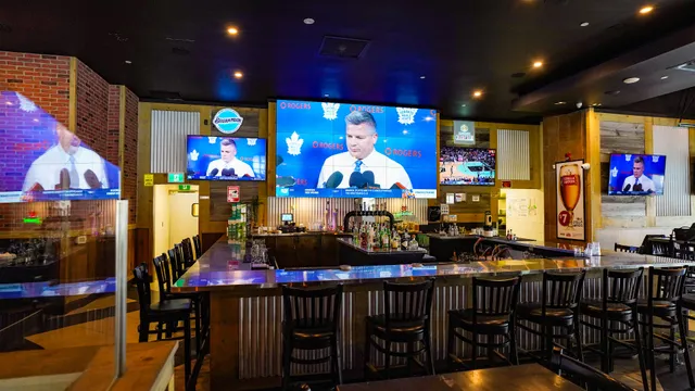 Chucks Roadhouse Bar & Grill