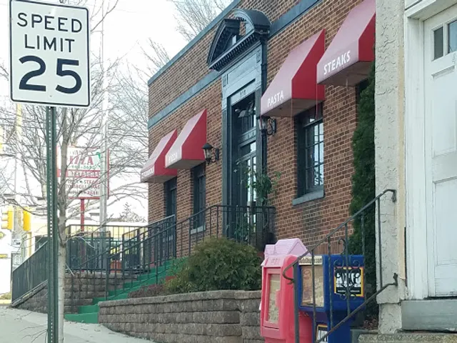 Giovanni's & Sons Pizzeria