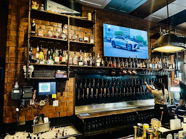 Dot's Hop House & Cocktail Courtyard