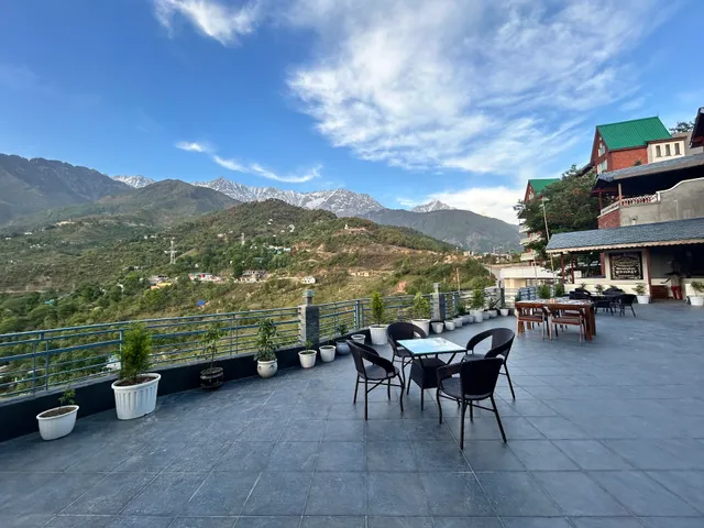 Heryk Hillview Hotel