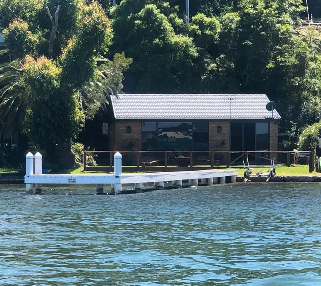 Serenity by the Lake, Marks Point
